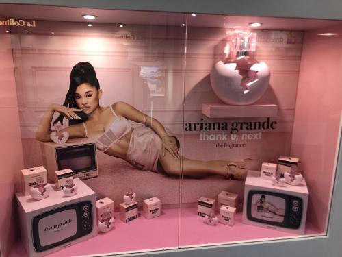 AG Perfume Display